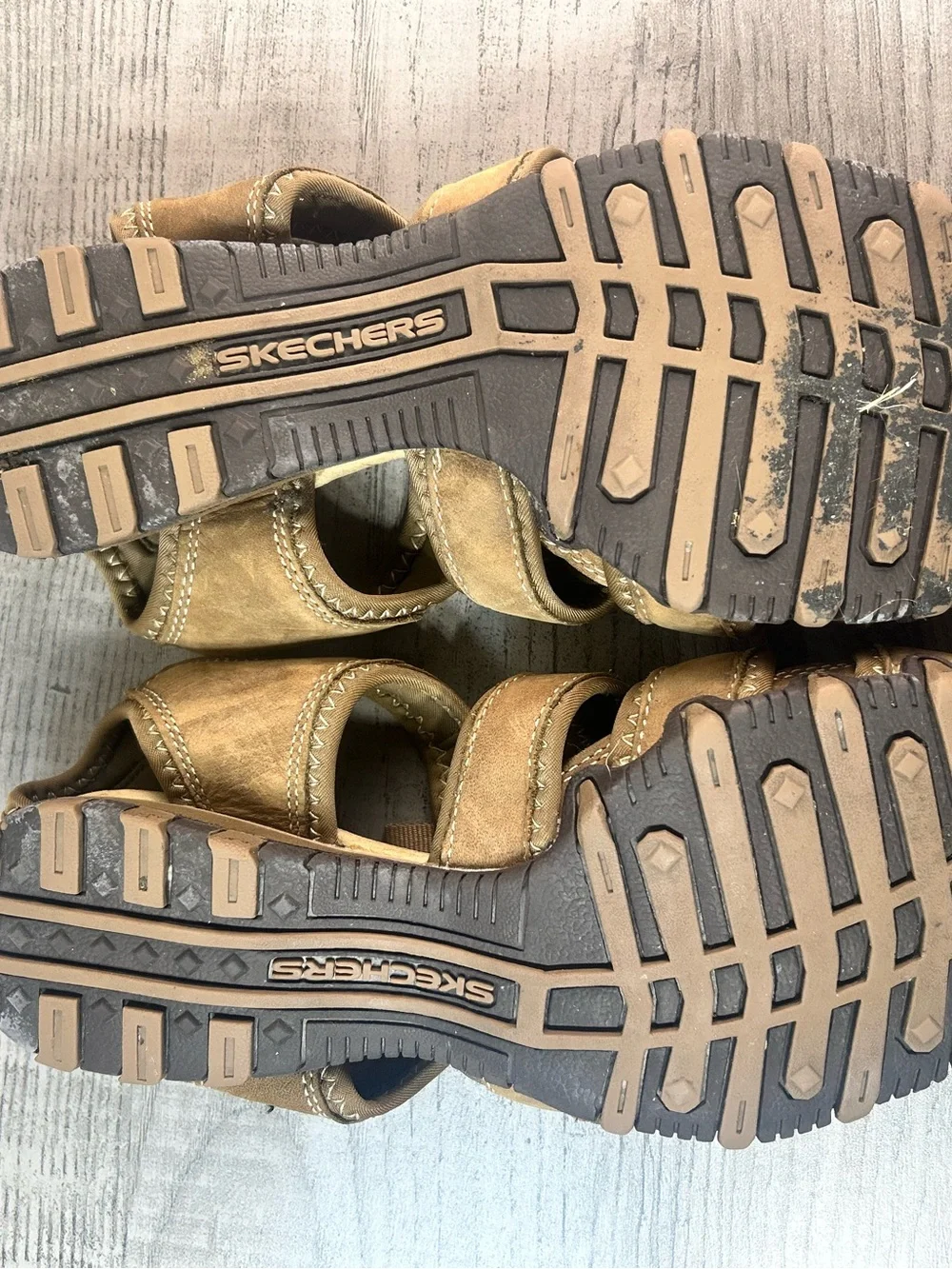 Skechers Tan Suede Closed-Toe Outdoor Fisherman Sandals Women’s Size 9